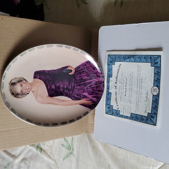 Bradford Exchange Diana Queen of Hearts collection plate. - Picture 4 of 4